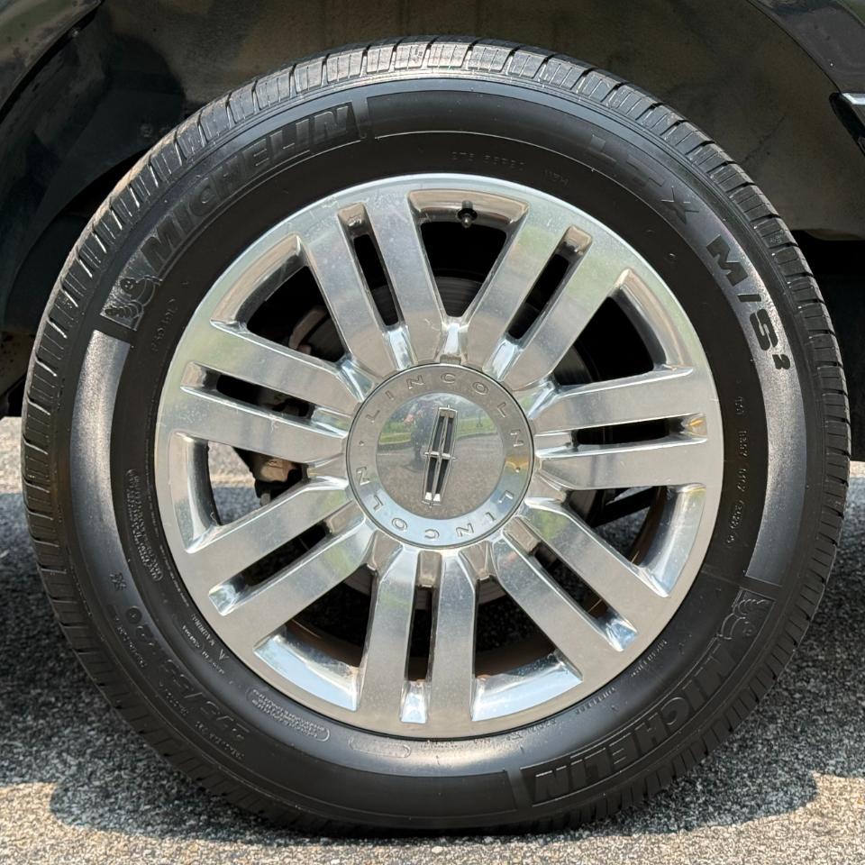 Lincoln Navigator 2WD 4dr 2011