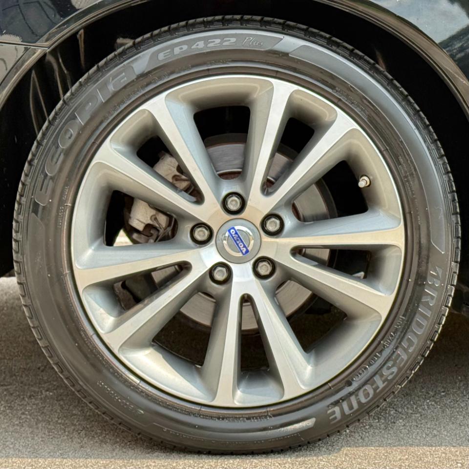 Volvo C70 2dr Conv T5 2012