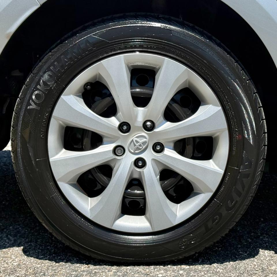 Toyota Corolla Hybrid LE FWD (Natl) 2023
