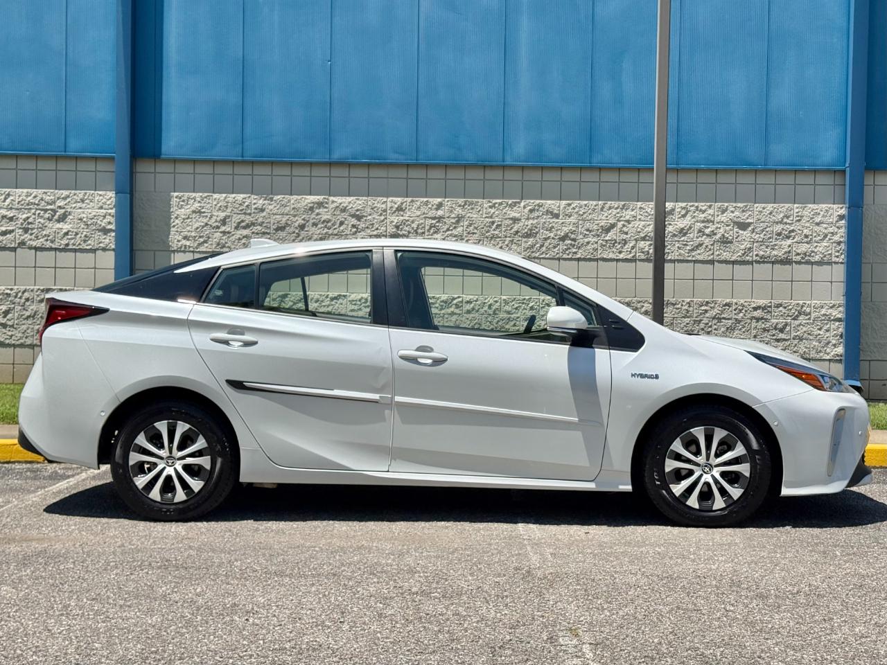 Toyota Prius XLE AWD-e (Natl) 2021