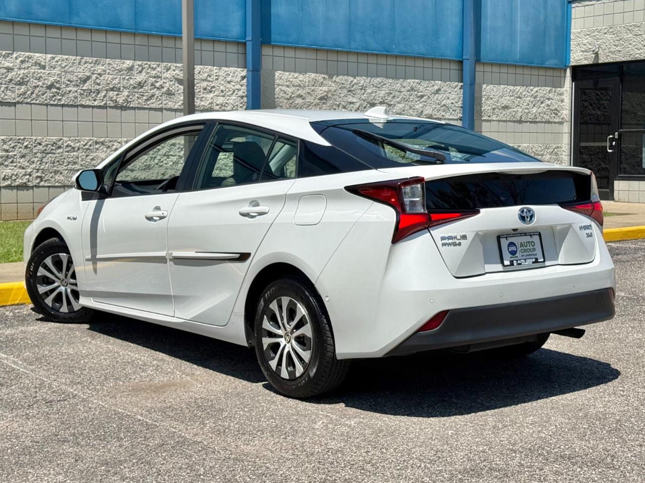 Toyota Prius XLE AWD-e (Natl) 2021
