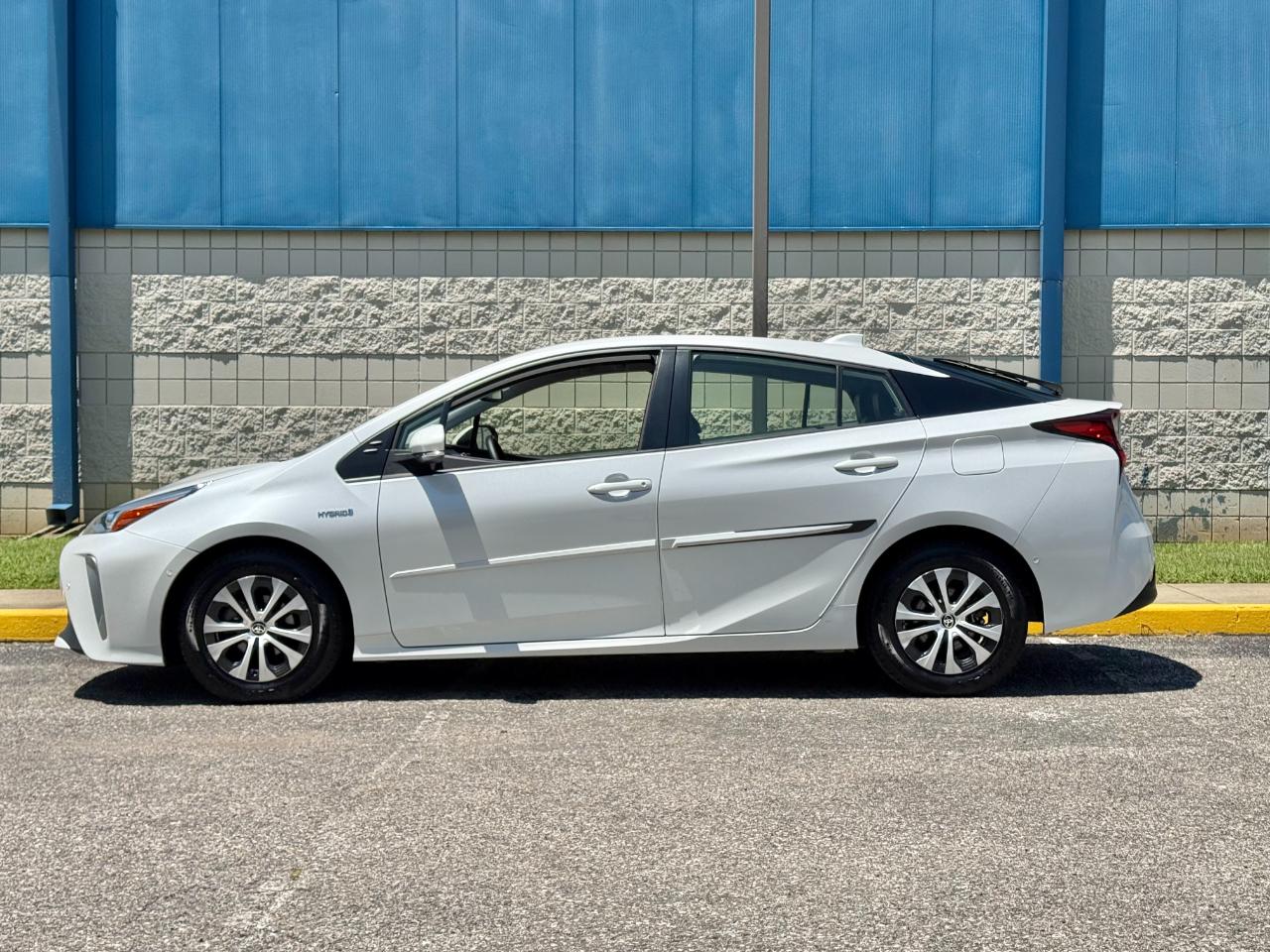 Toyota Prius XLE AWD-e (Natl) 2021