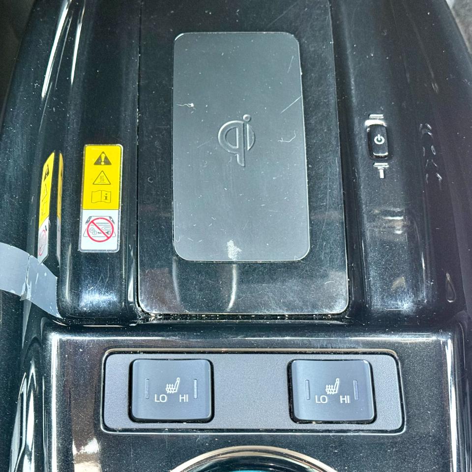 Toyota Prius XLE AWD-e (Natl) 2021