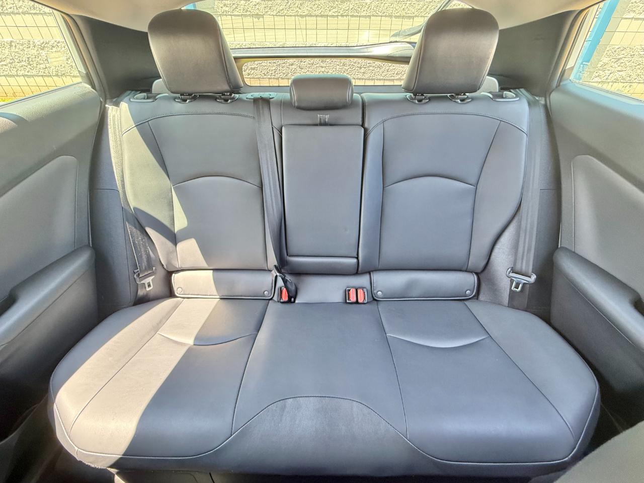 Toyota Prius XLE AWD-e (Natl) 2021