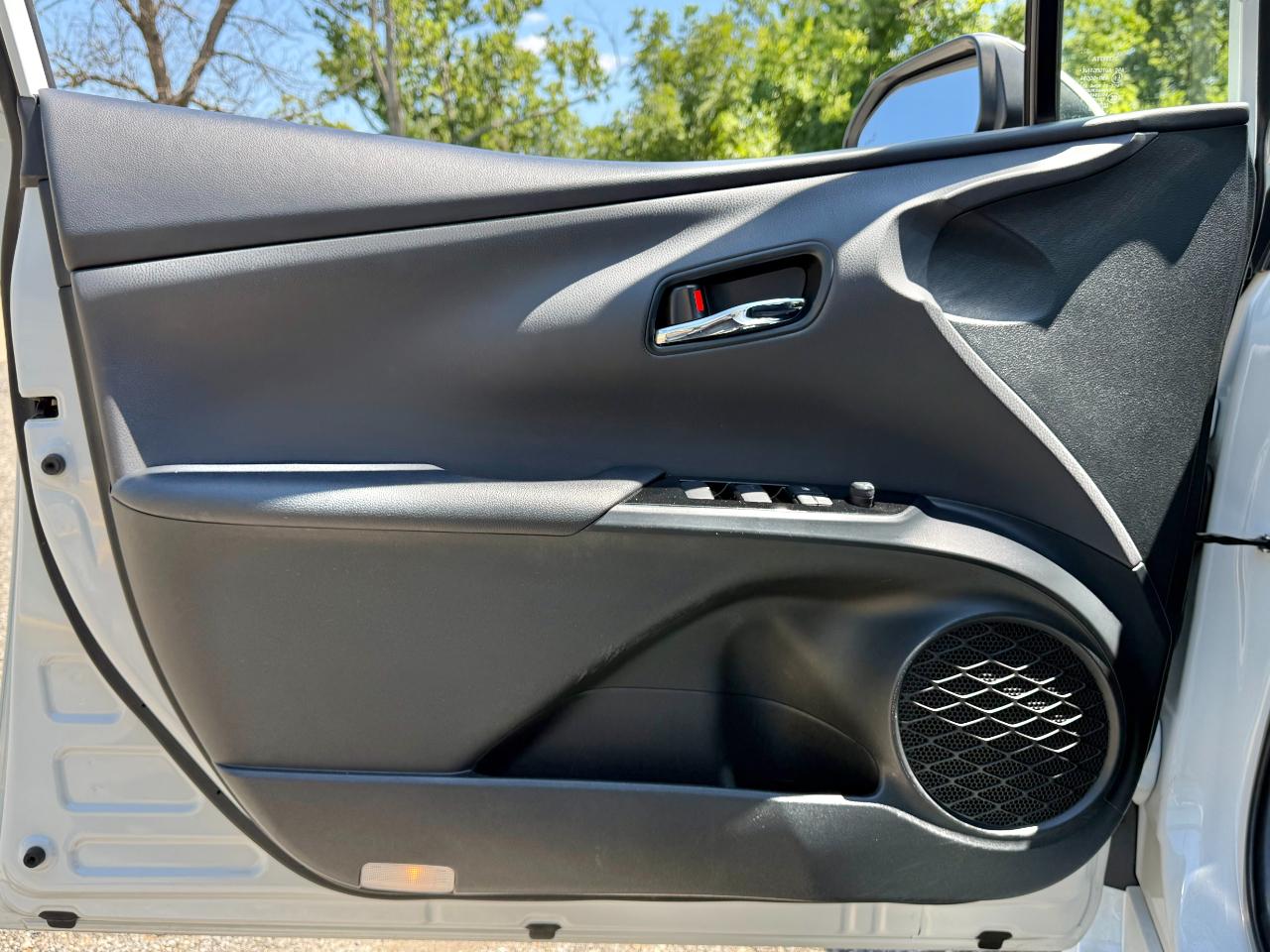Toyota Prius XLE AWD-e (Natl) 2021