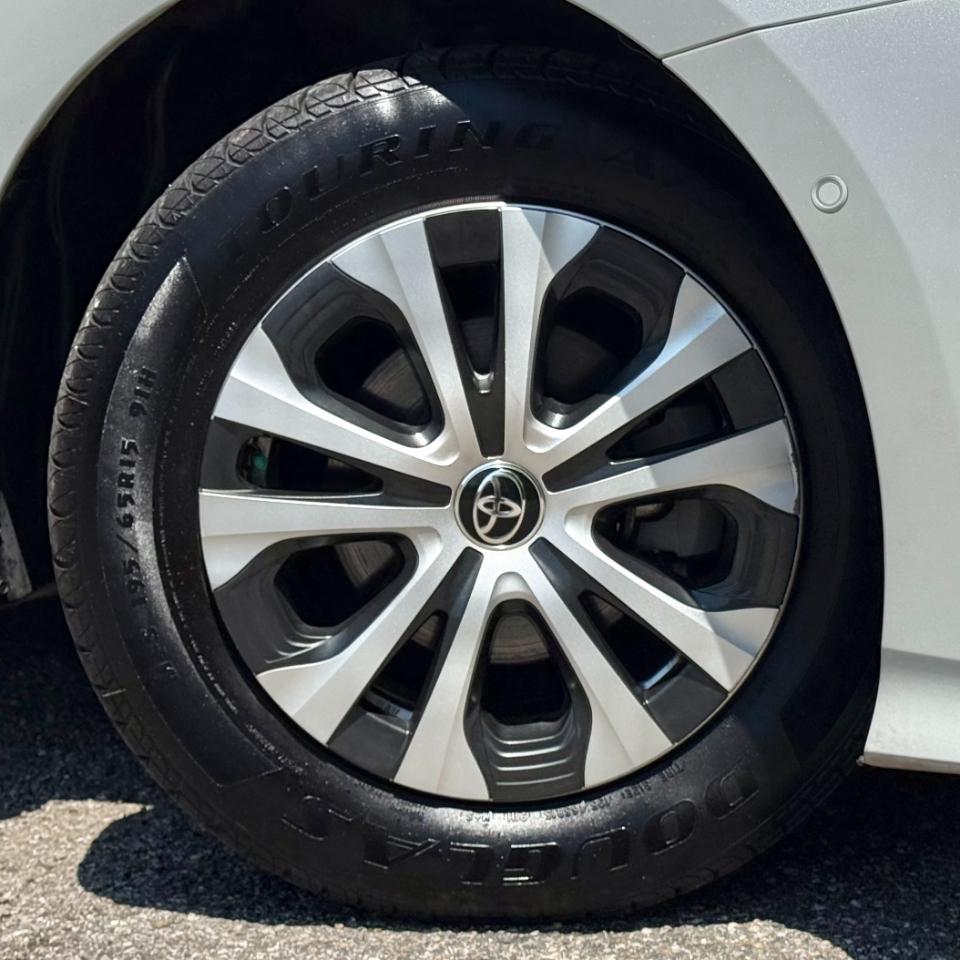 Toyota Prius XLE AWD-e (Natl) 2021