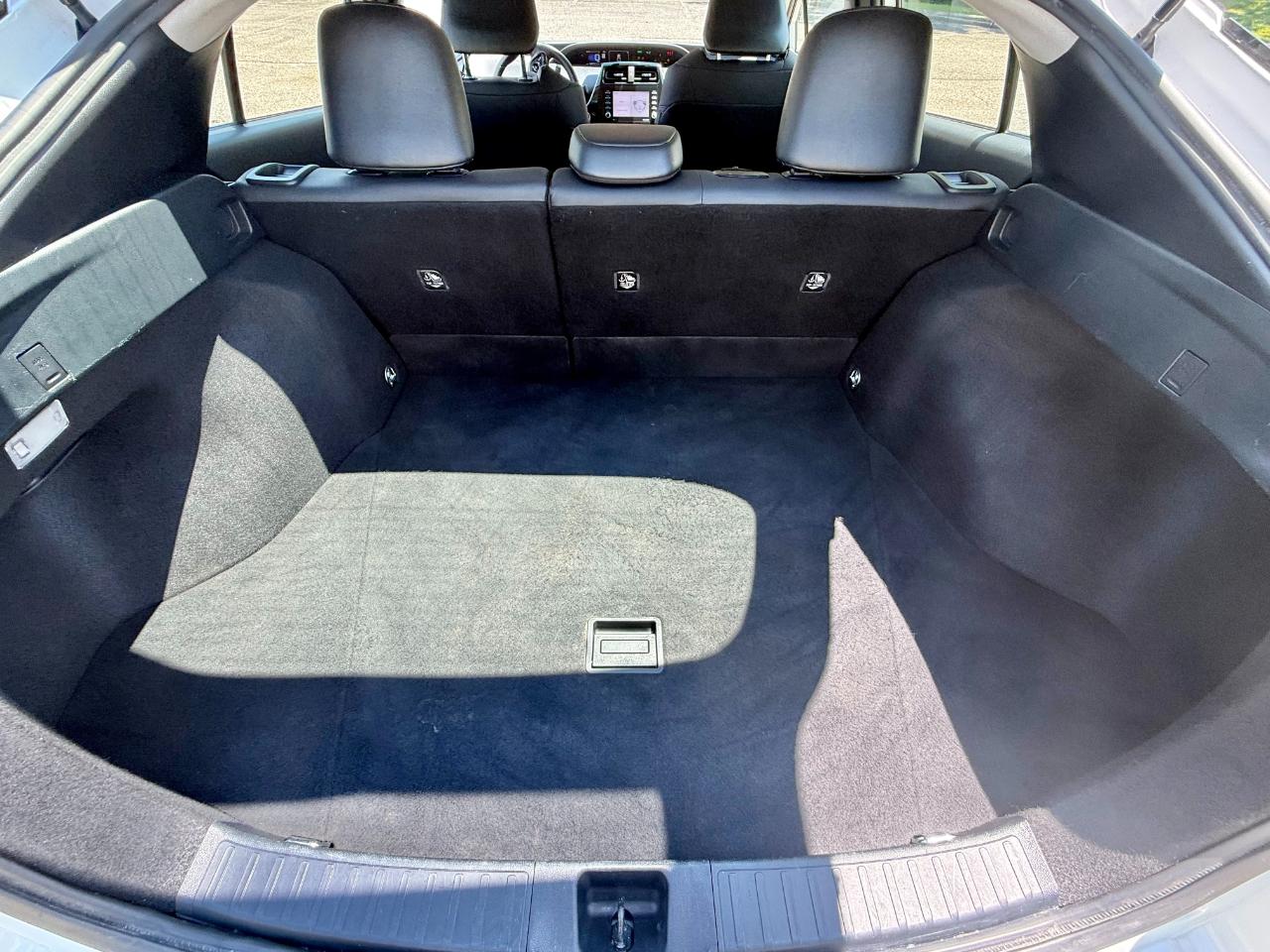 Toyota Prius XLE AWD-e (Natl) 2021