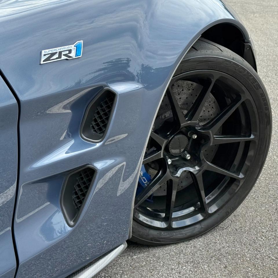 Chevrolet Corvette 2dr Cpe ZR1 w/3ZR 2011
