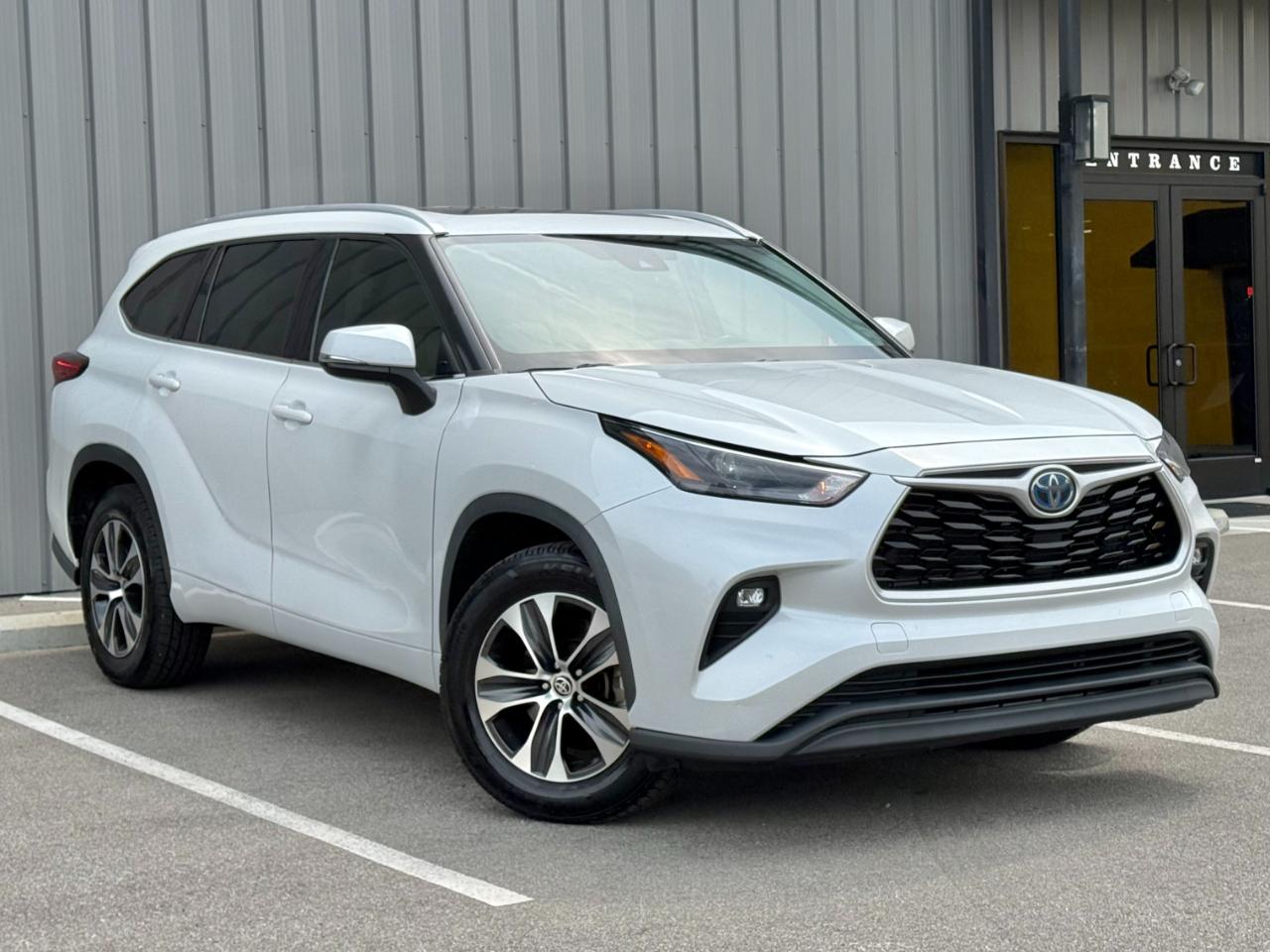 Toyota Highlander Hybrid XLE FWD (Natl) 2022