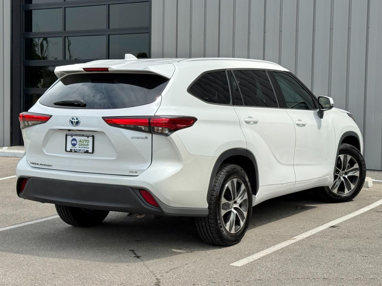 Toyota Highlander Hybrid XLE FWD (Natl) 2022
