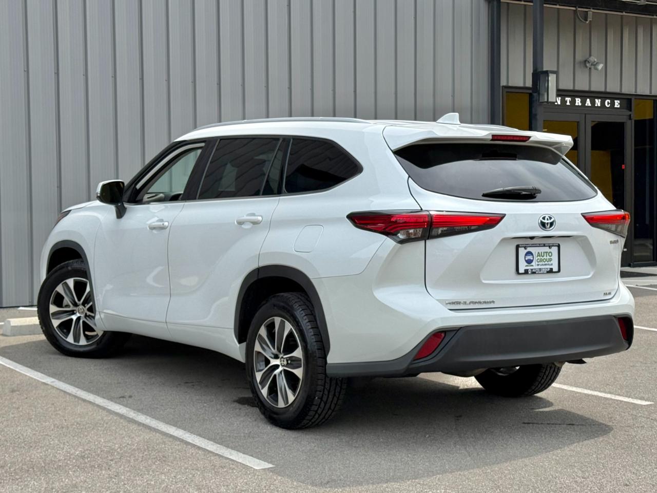 Toyota Highlander Hybrid XLE FWD (Natl) 2022