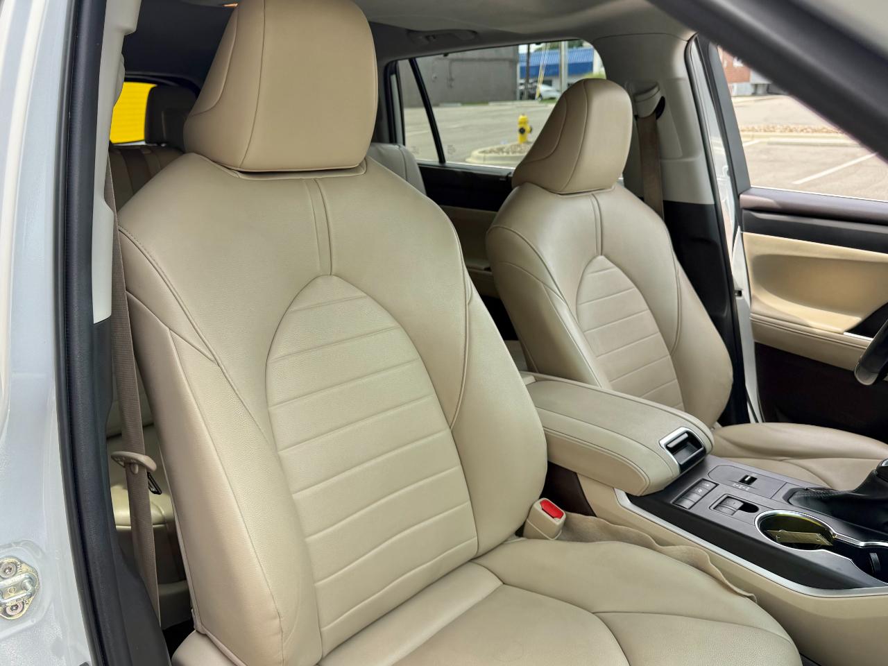 Toyota Highlander Hybrid XLE FWD (Natl) 2022