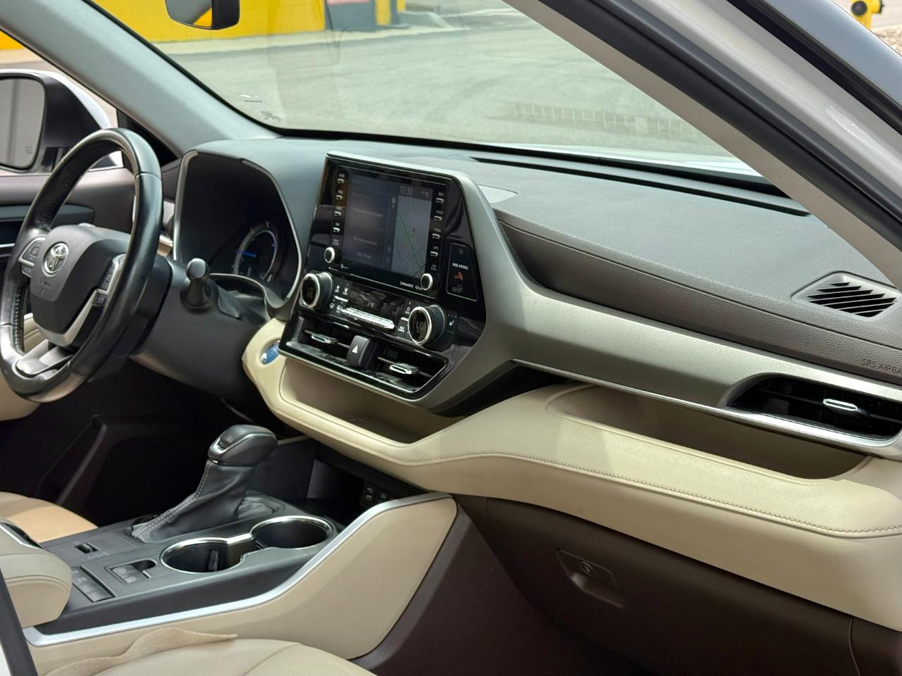 Toyota Highlander Hybrid XLE FWD (Natl) 2022
