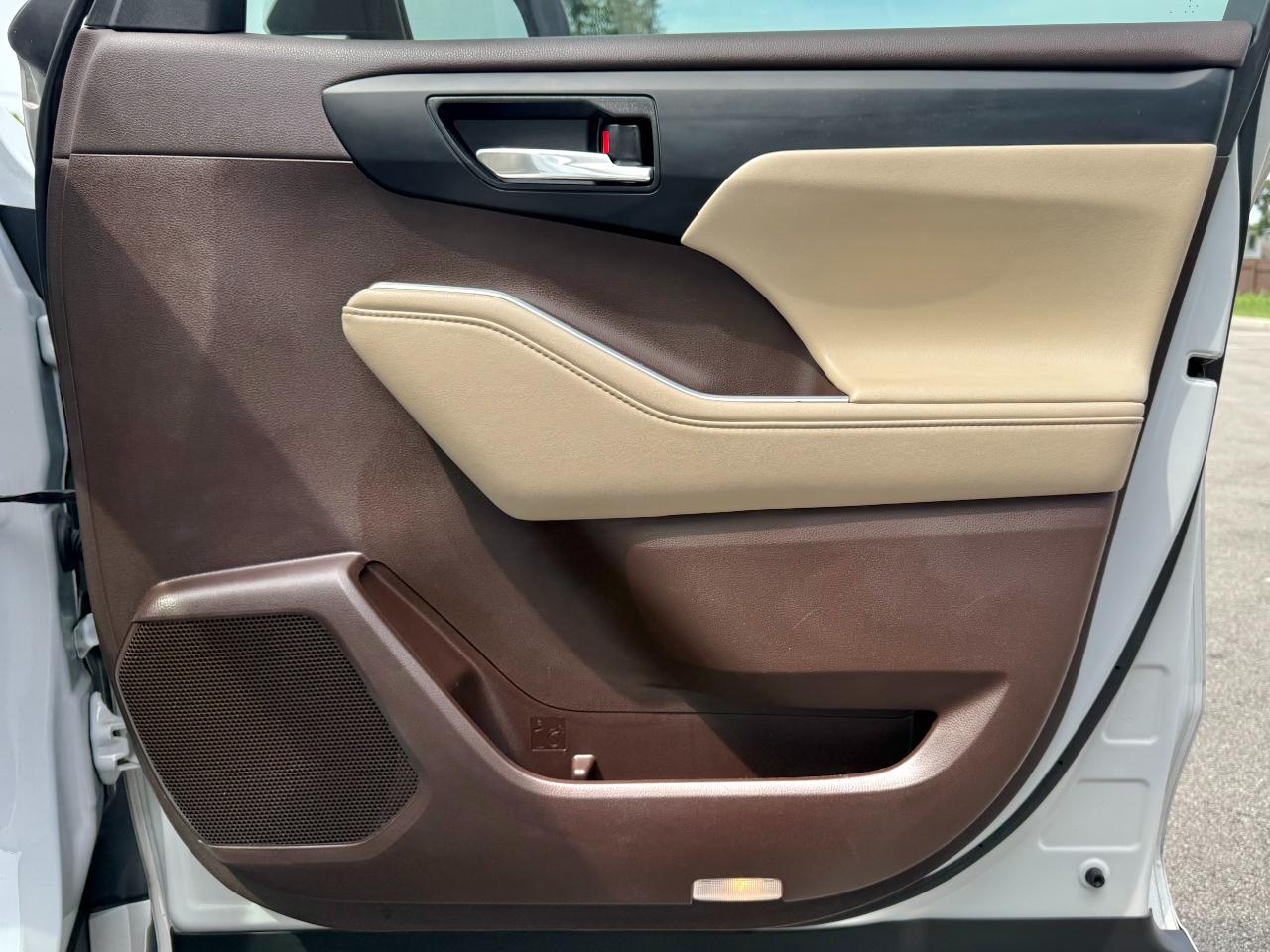 Toyota Highlander Hybrid XLE FWD (Natl) 2022