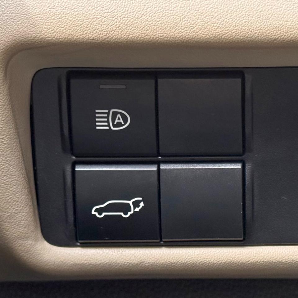 Toyota Highlander Hybrid XLE FWD (Natl) 2022