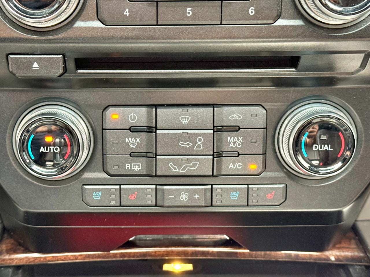 Ford F-150 4WD SuperCrew 145" King Ranch 2015