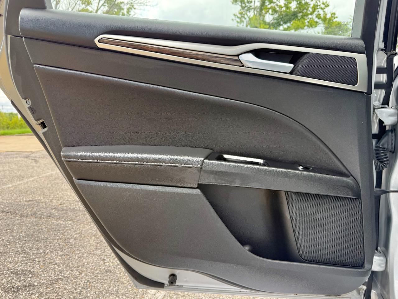Ford Fusion 4dr Sdn SE Hybrid FWD 2015