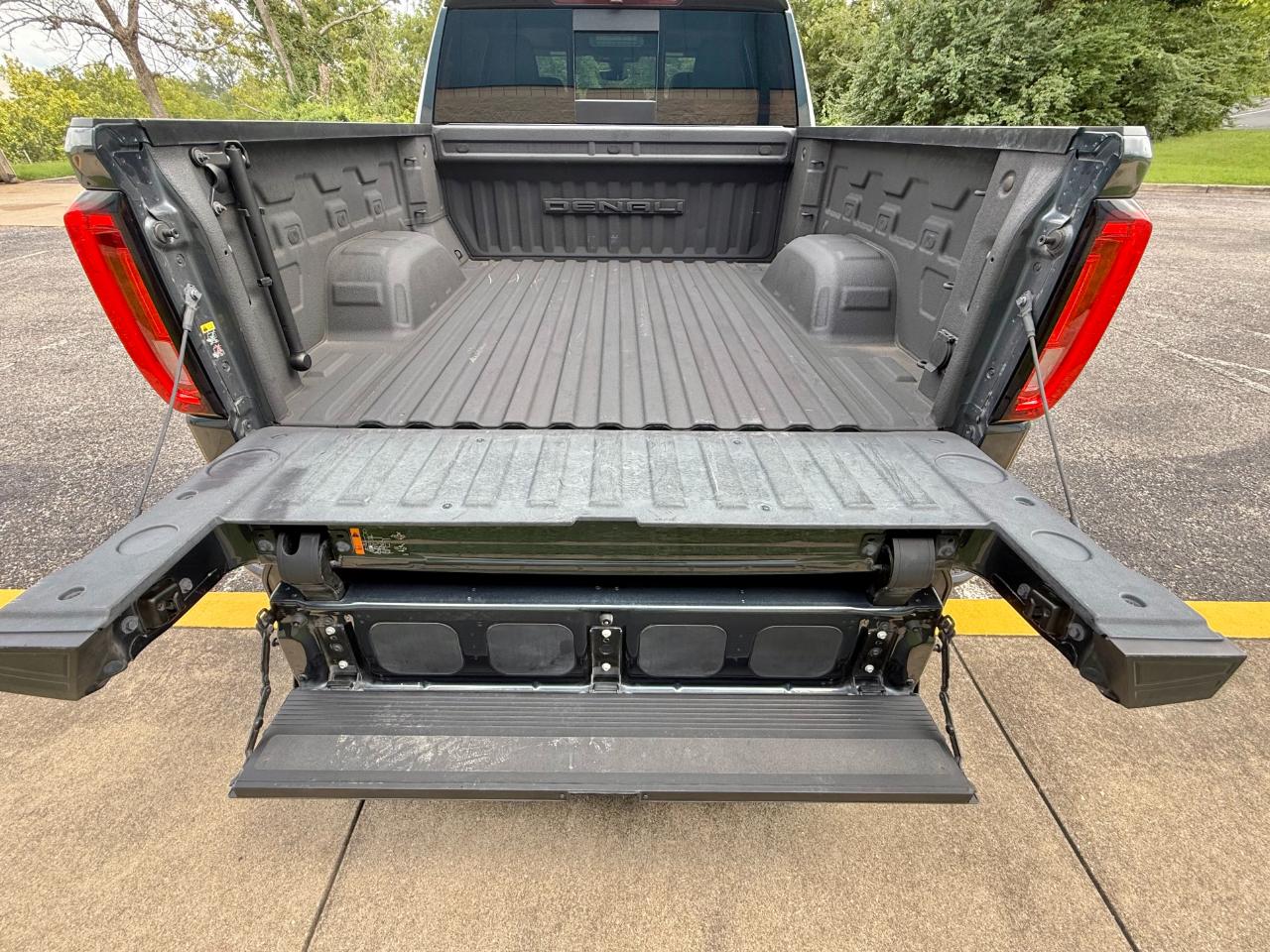 GMC Sierra 1500 4WD Crew Cab 147" Denali 2019
