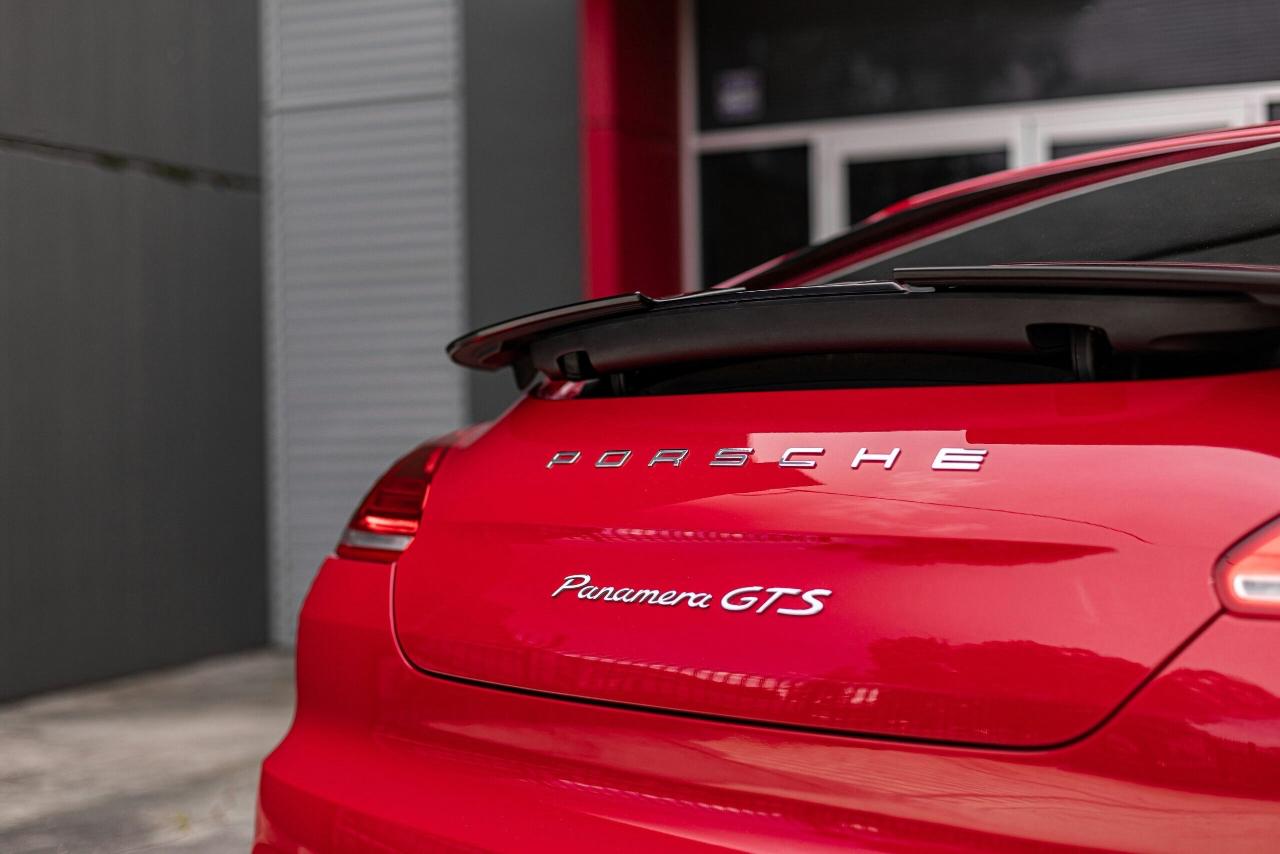 Porsche Panamera 4dr HB GTS 2016