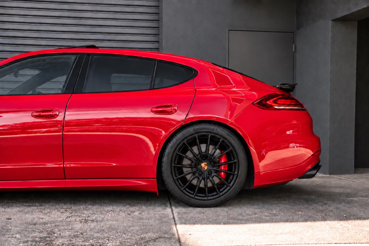 Porsche Panamera 4dr HB GTS 2016