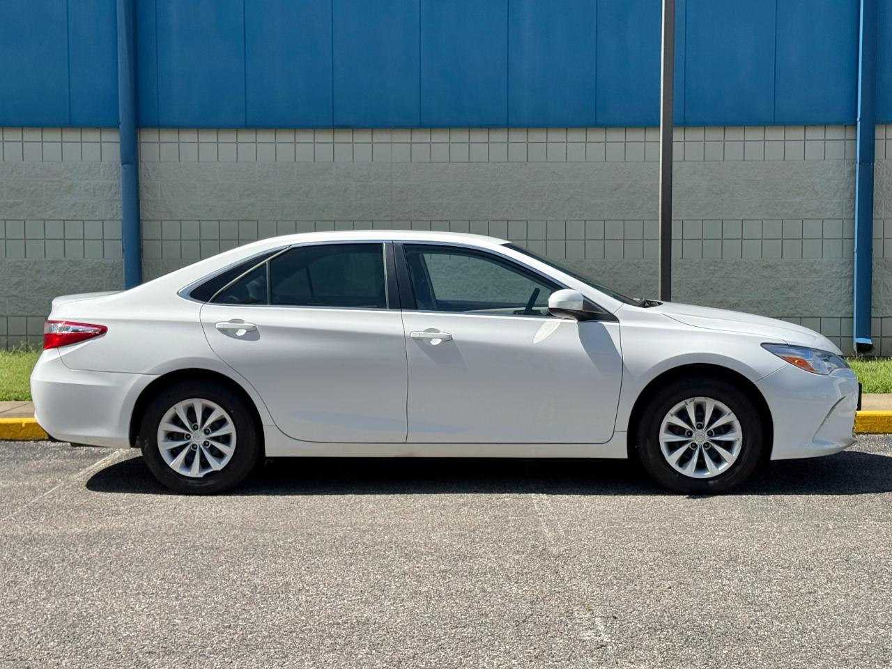 Toyota Camry XLE Auto (Natl) 2017