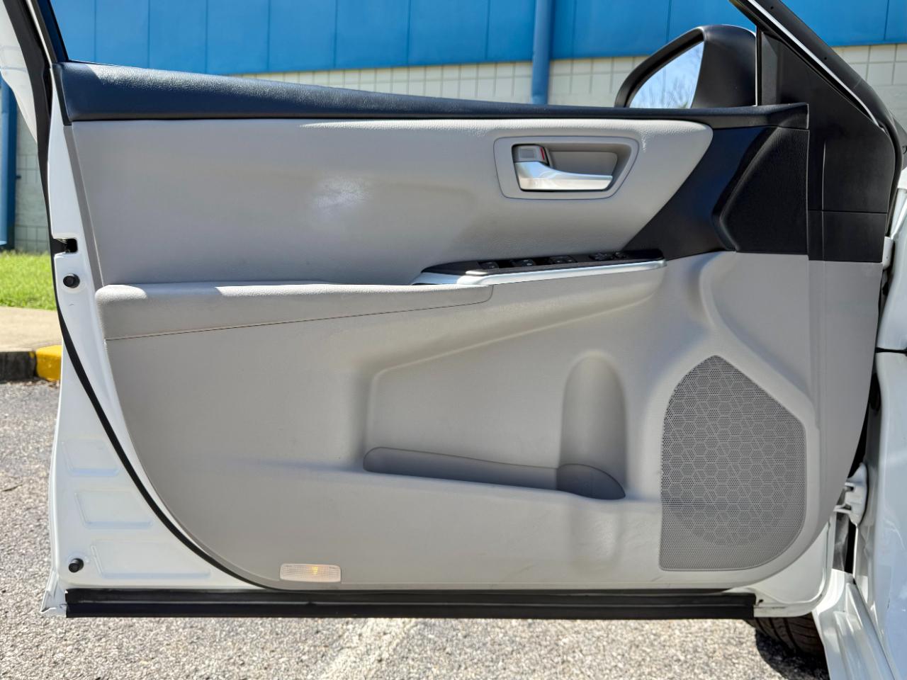 Toyota Camry XLE Auto (Natl) 2017