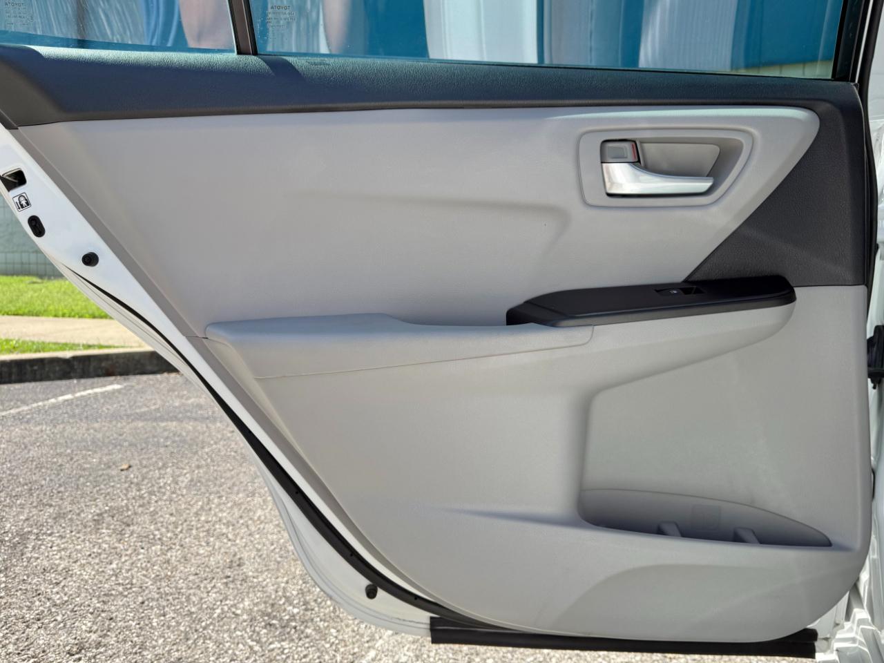 Toyota Camry XLE Auto (Natl) 2017