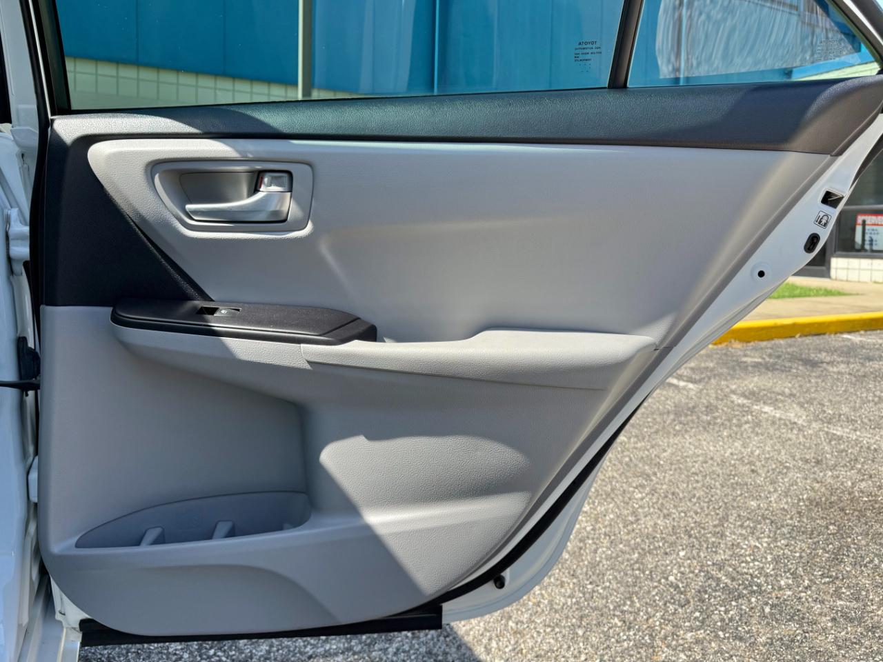 Toyota Camry XLE Auto (Natl) 2017