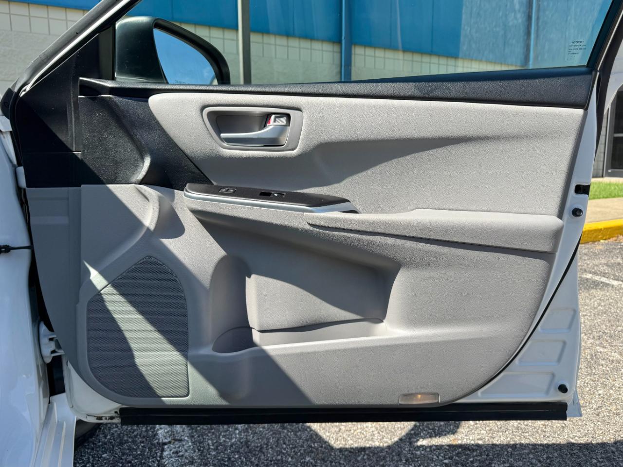 Toyota Camry XLE Auto (Natl) 2017