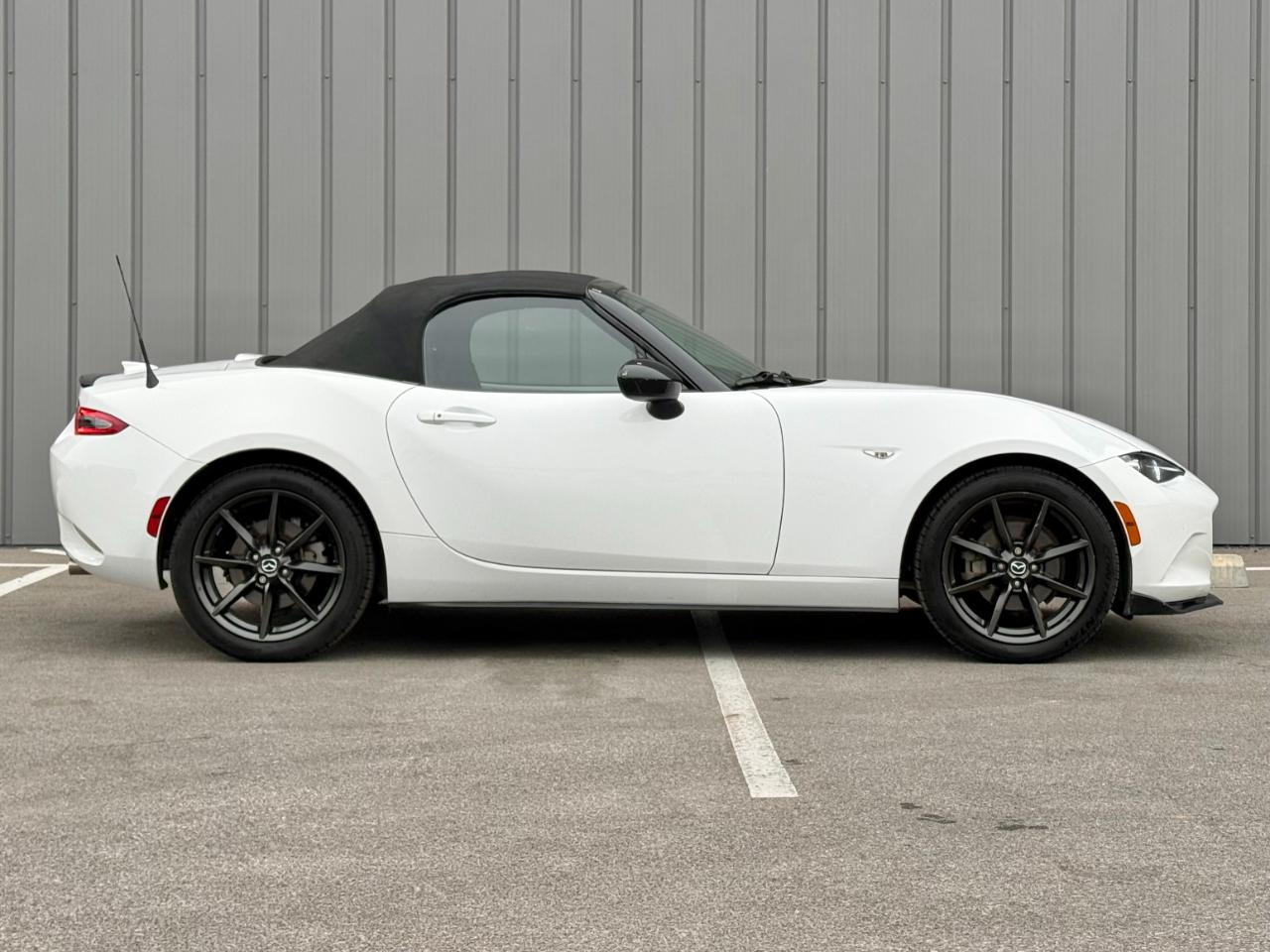 Mazda MX-5 photo 4