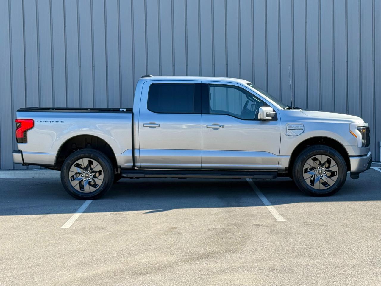 Ford F-150 Lightning LARIAT 4WD SuperCrew 5.5' Box 2023