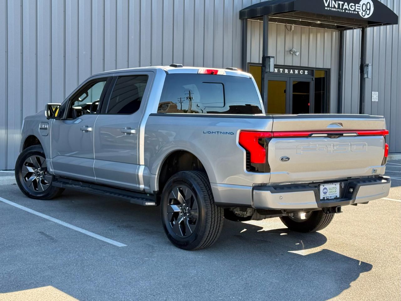 Ford F-150 Lightning LARIAT 4WD SuperCrew 5.5' Box 2023