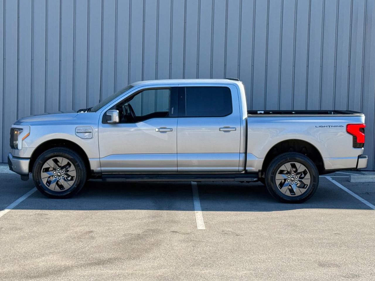 Ford F-150 Lightning LARIAT 4WD SuperCrew 5.5' Box 2023