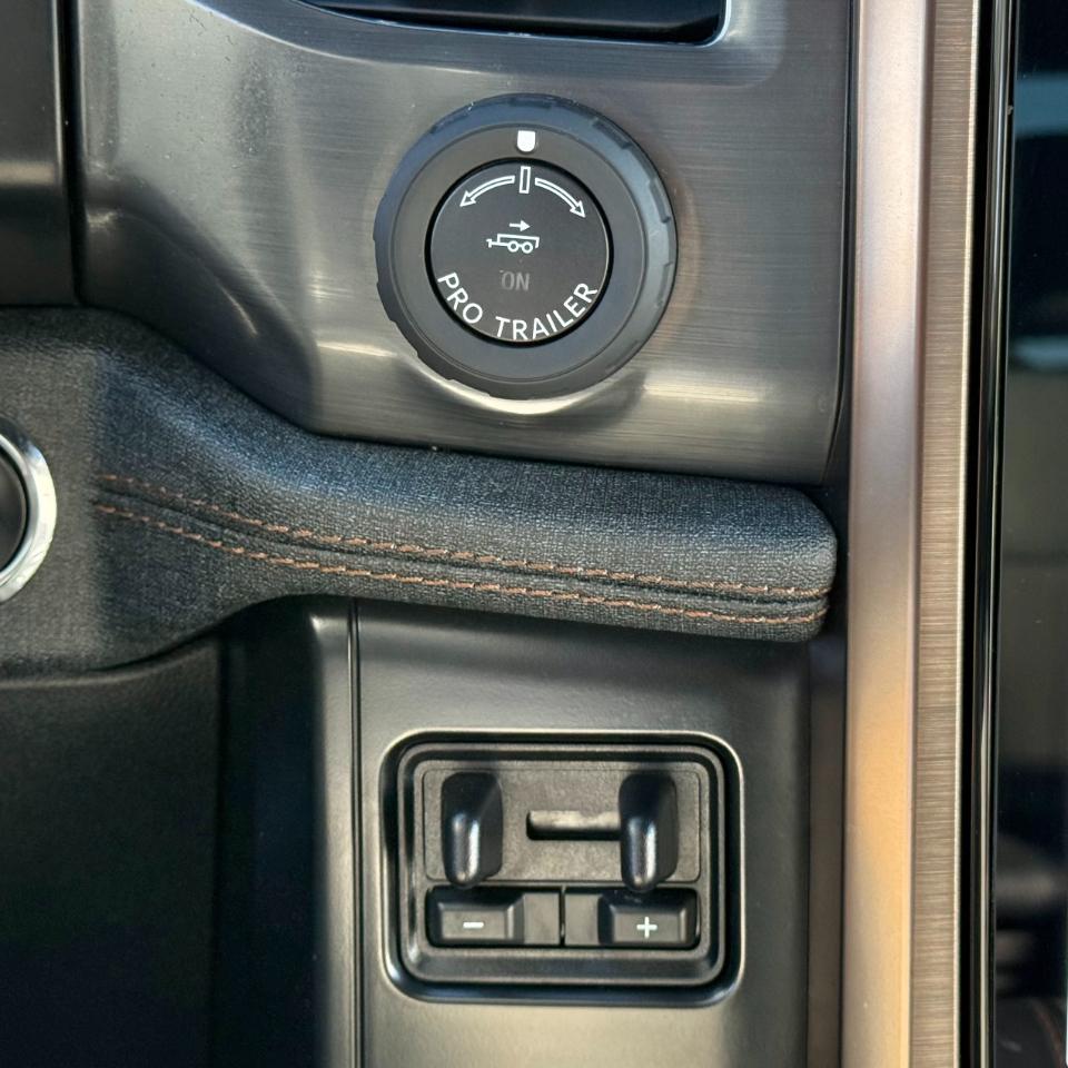 Ford F-150 Lightning LARIAT 4WD SuperCrew 5.5' Box 2023