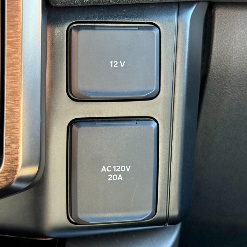 Ford F-150 Lightning LARIAT 4WD SuperCrew 5.5' Box 2023