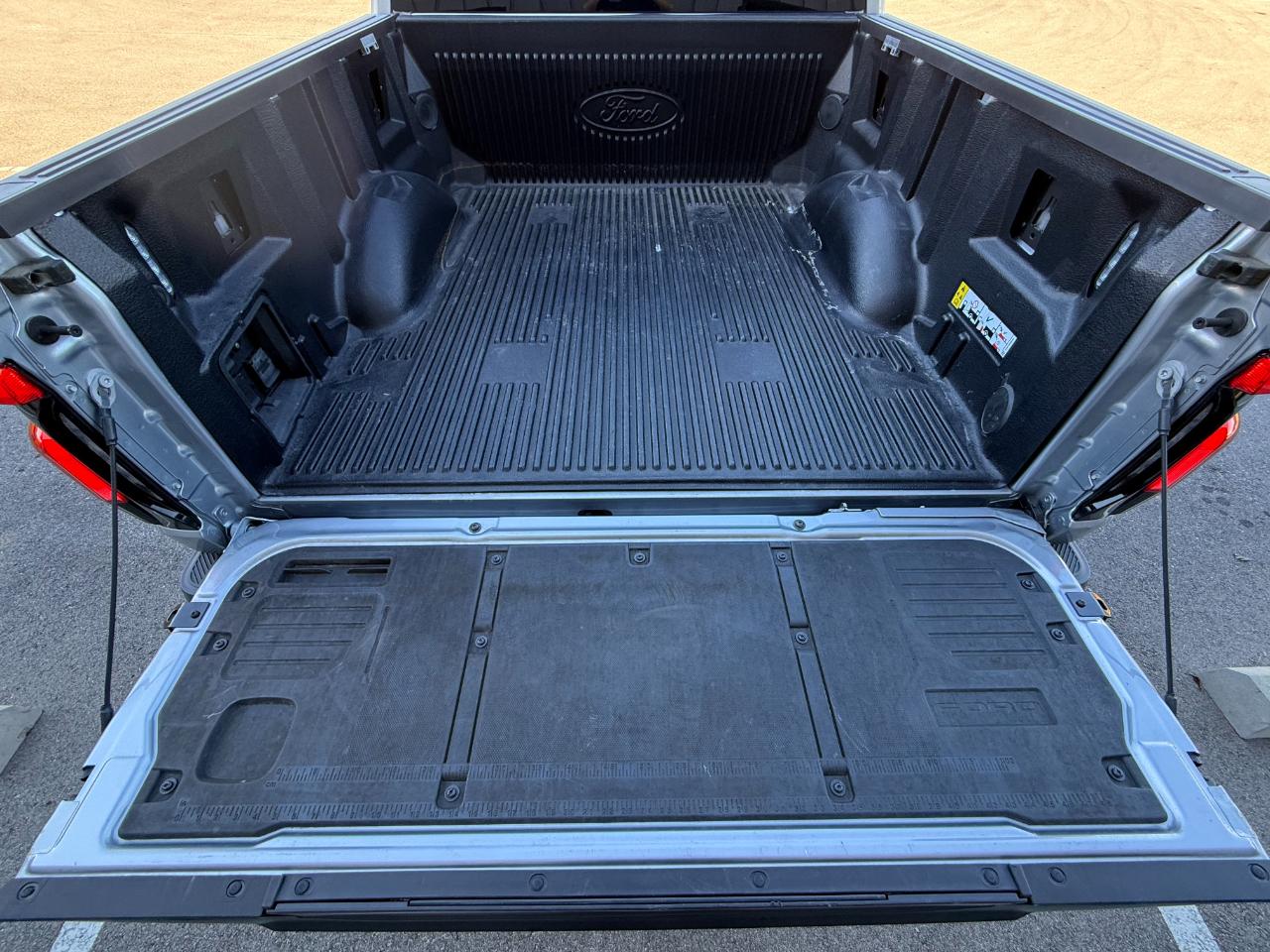 Ford F-150 Lightning LARIAT 4WD SuperCrew 5.5' Box 2023