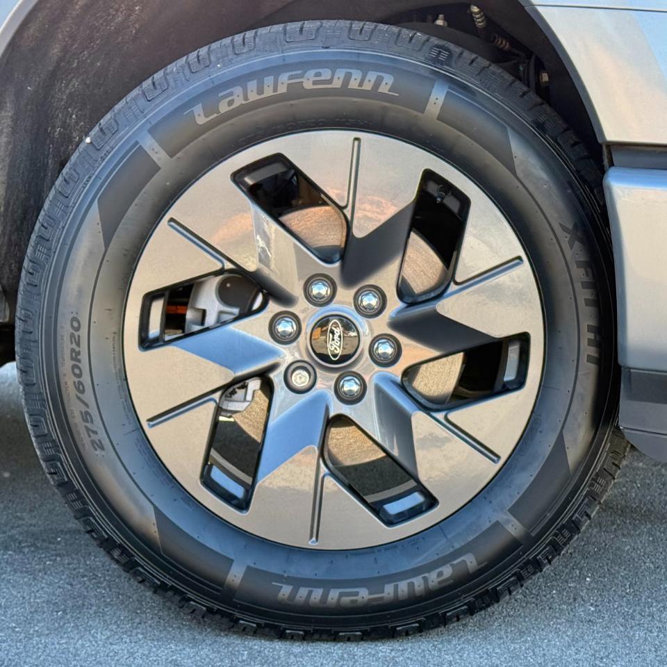 Ford F-150 Lightning LARIAT 4WD SuperCrew 5.5' Box 2023