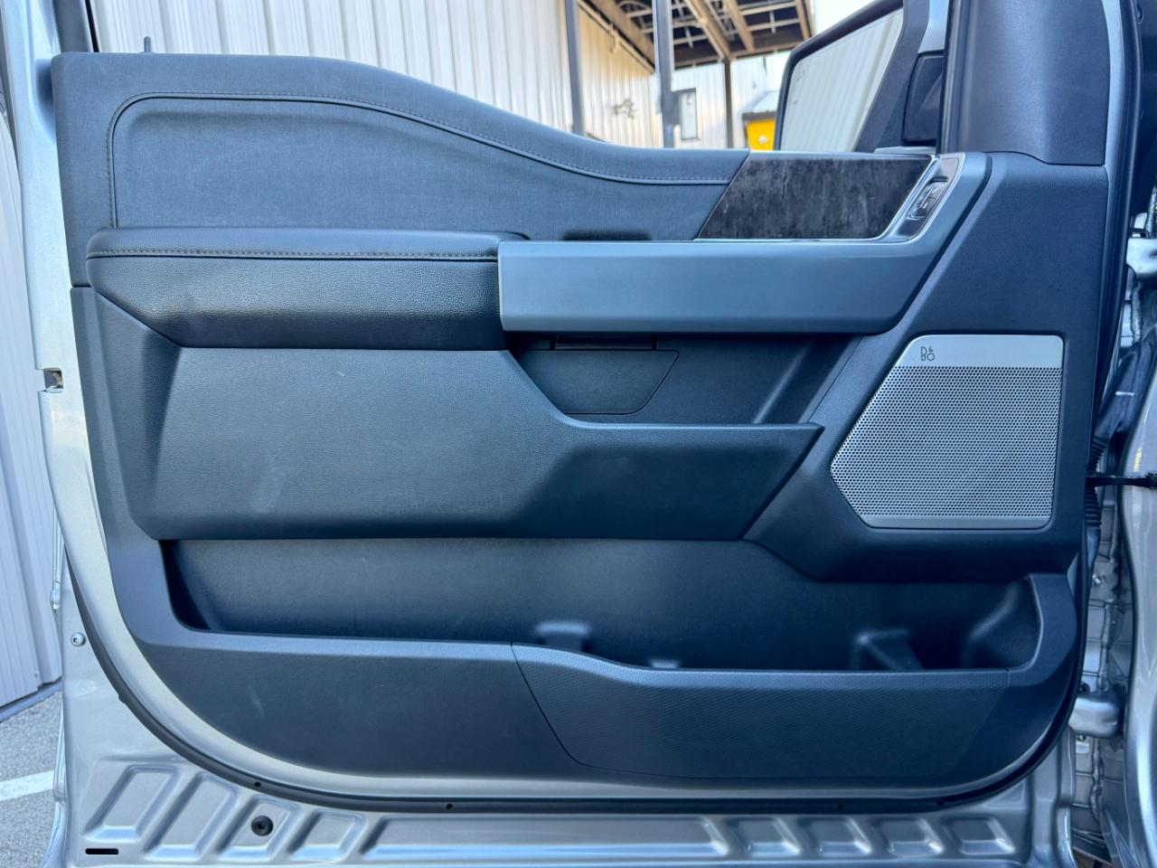 Ford F-150 Lightning LARIAT 4WD SuperCrew 5.5' Box 2023
