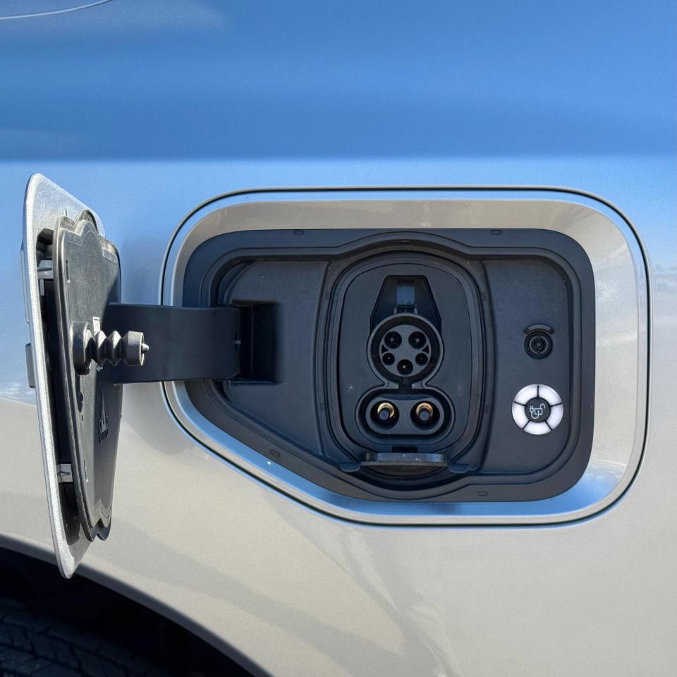 Ford F-150 Lightning LARIAT 4WD SuperCrew 5.5' Box 2023