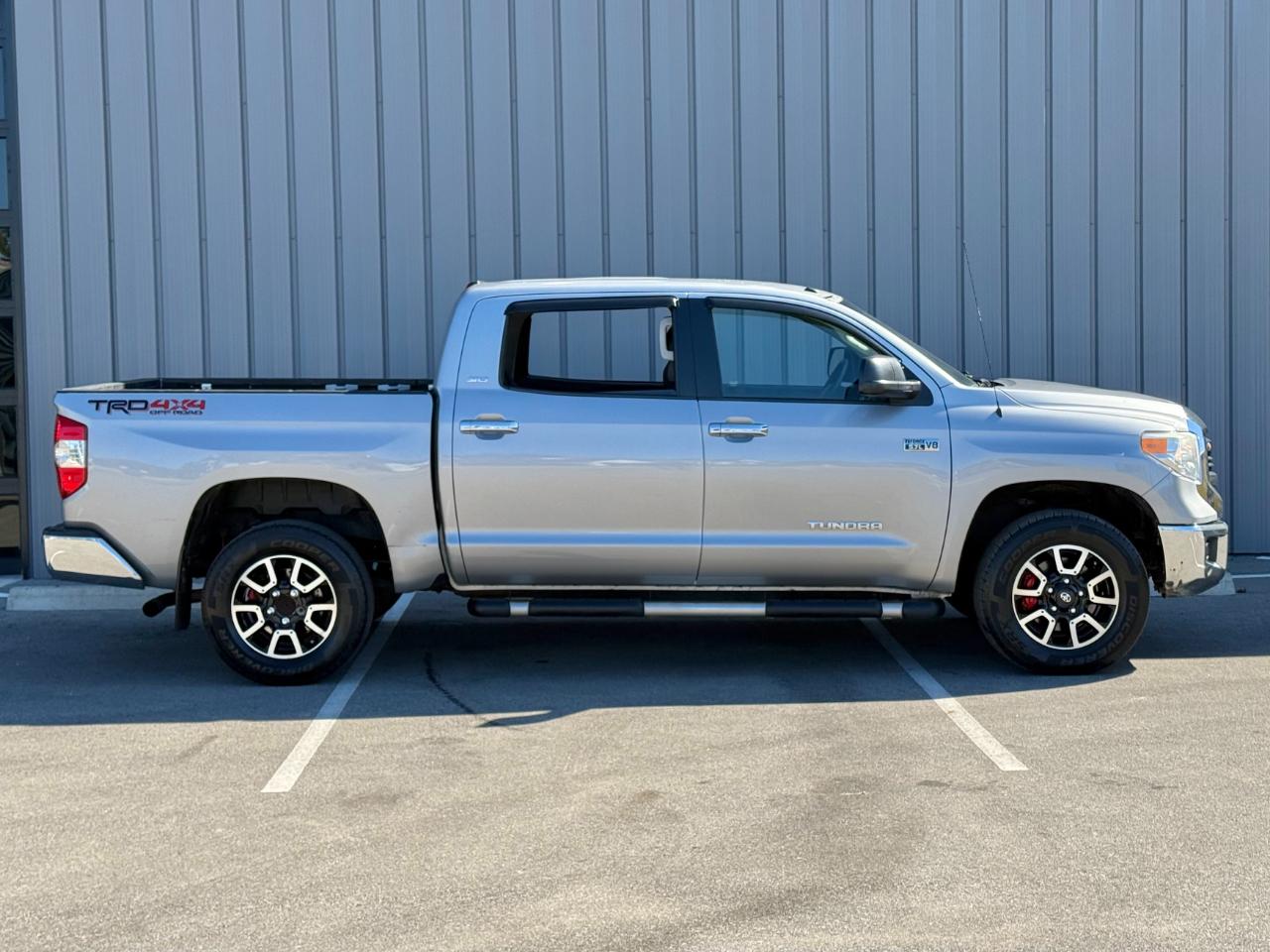 Toyota Tundra 4WD TRD Pro CrewMax 5.5' Bed 5.7L (Natl) 2017