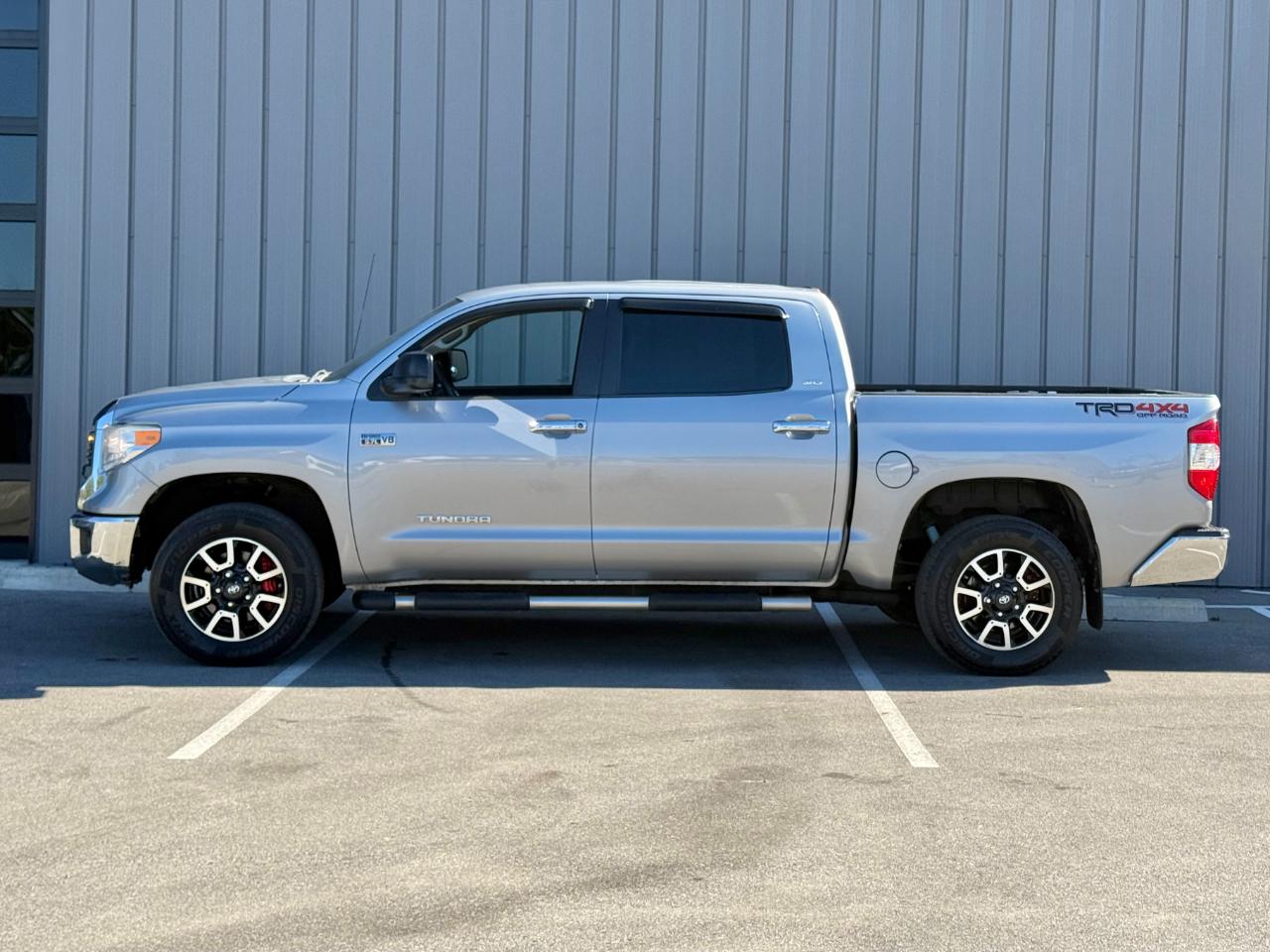 Toyota Tundra 4WD TRD Pro CrewMax 5.5' Bed 5.7L (Natl) 2017