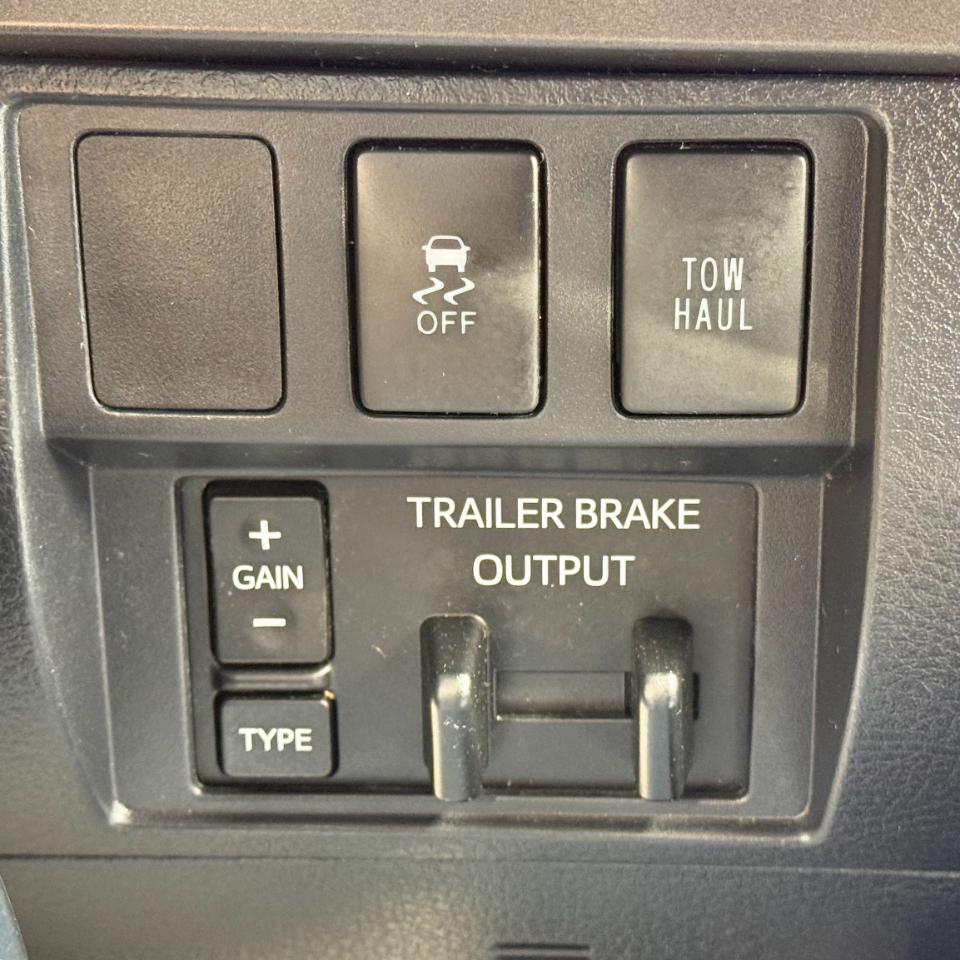 Toyota Tundra 4WD TRD Pro CrewMax 5.5' Bed 5.7L (Natl) 2017