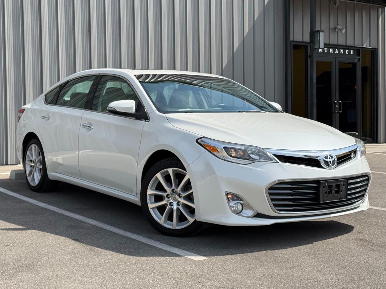 Toyota Avalon 4dr Sdn XLE Premium (Natl) 2013