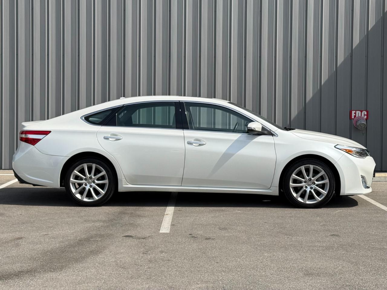 Toyota Avalon 4dr Sdn XLE Premium (Natl) 2013