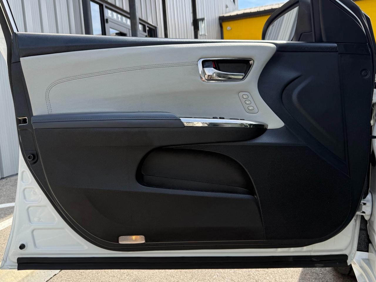 Toyota Avalon 4dr Sdn XLE Premium (Natl) 2013