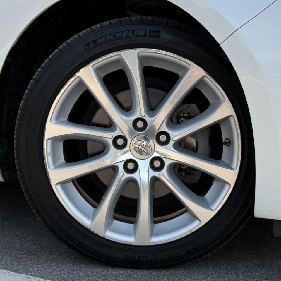 Toyota Avalon 4dr Sdn XLE Premium (Natl) 2013