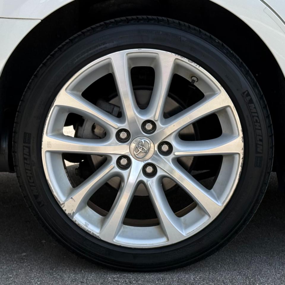 Toyota Avalon 4dr Sdn XLE Premium (Natl) 2013
