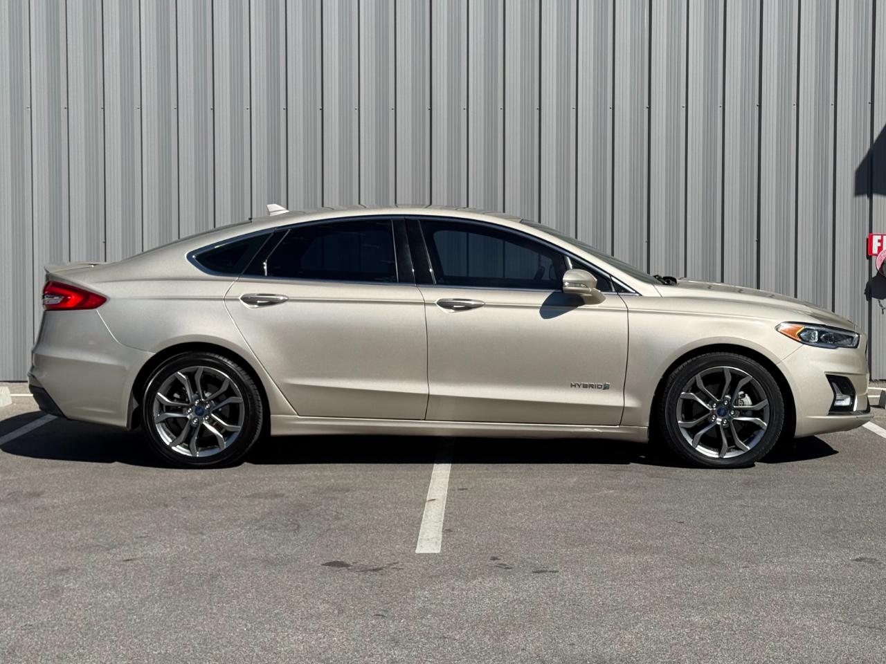 Ford Fusion Hybrid Titanium FWD 2019