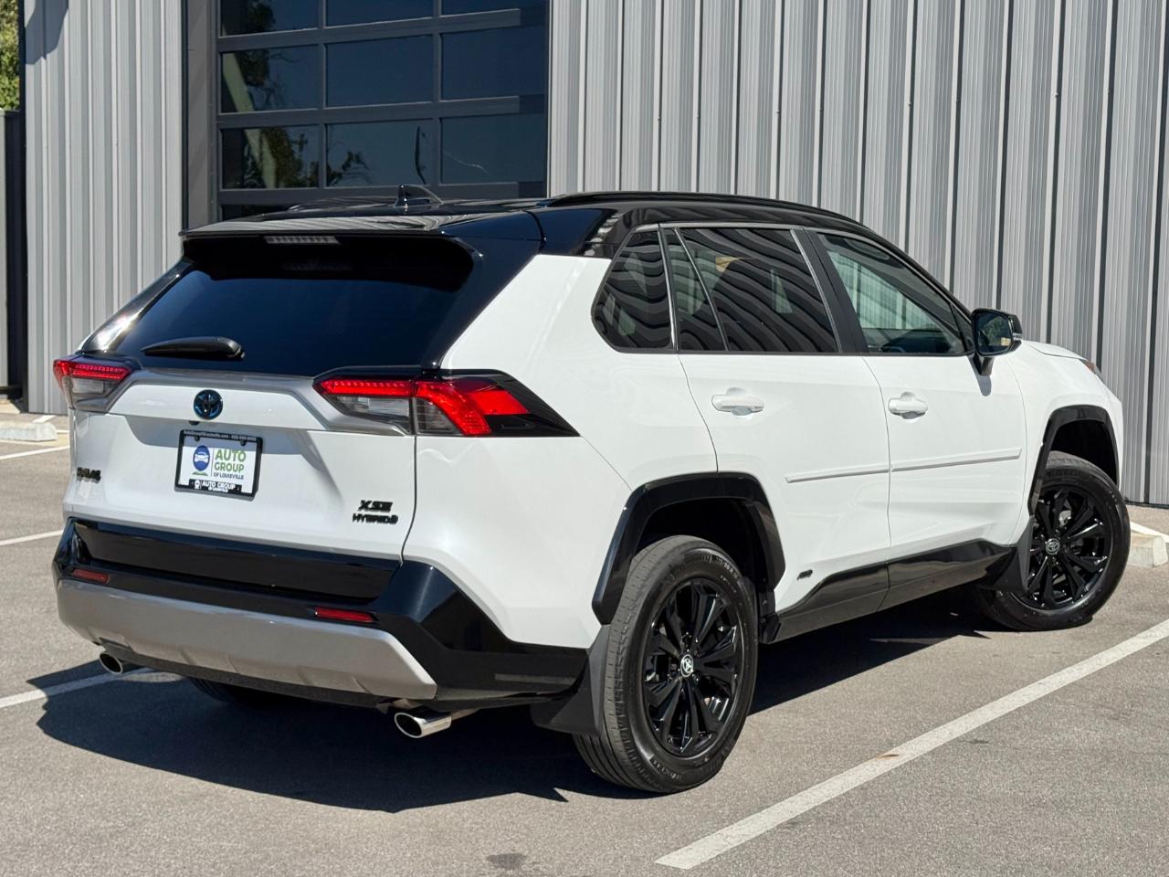 Toyota RAV4 Hybrid XSE AWD (Natl) 2024