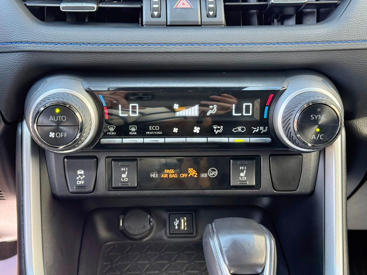 Toyota RAV4 Hybrid XSE AWD (Natl) 2024